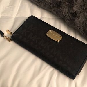 Michael Kors wristlet/wallet